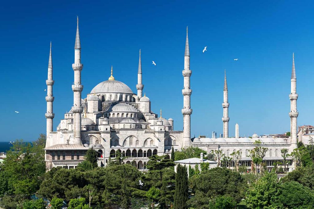 Blue Mosque (Sultanahmet Camii) in Istanbul, Turkiye