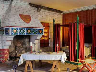Re-creation of Edward I's bedchamber in the Medieval Palace of the Tower of London - Image courtesy of Historic Royal Palaces https://www.hrp.org.uk/tower-of-london/