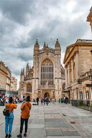 Bath Abbey and Pump Rooms (right), city of Bath, England