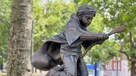 Harry Potter statue in Leicester Square - Image courtesy of Wikimedia Commons https://commons.wikimedia.org/wiki/File:Harry_Potter_statue_at_Leicester_Square_in_London.jpg