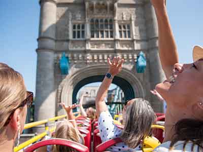 Tower Bridge, Hop on hop off London bus tours - image courtesy of Tootbus London