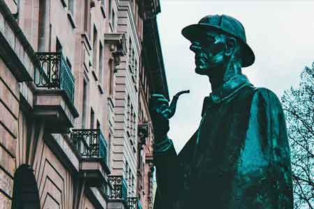 Sherlock Holme Statue, London